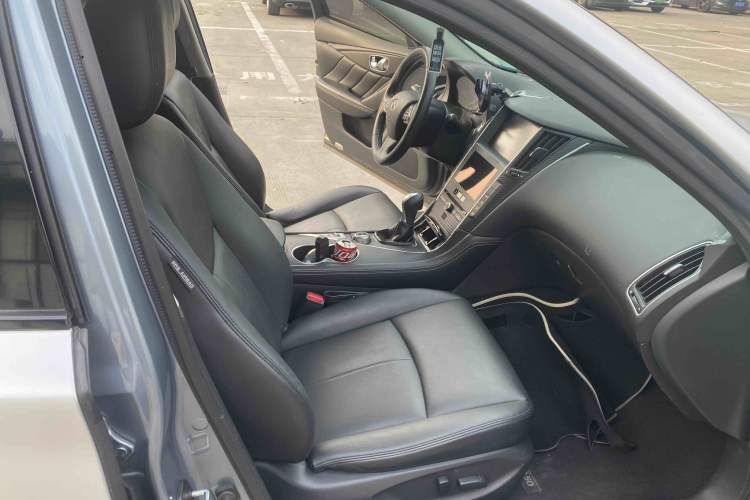 Used Infiniti Q50L 2016 2.0T Comfort Edition Interior 4