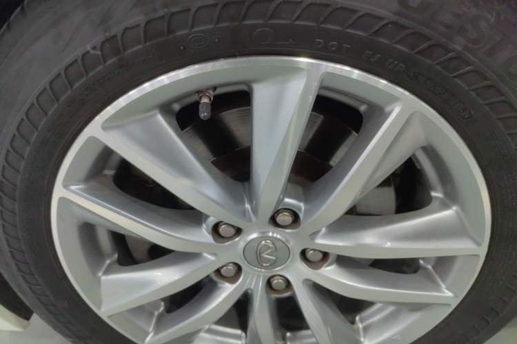 Used Infiniti Q50L 2016 2.0T Ambition Edition Left Front Wheel Hub
