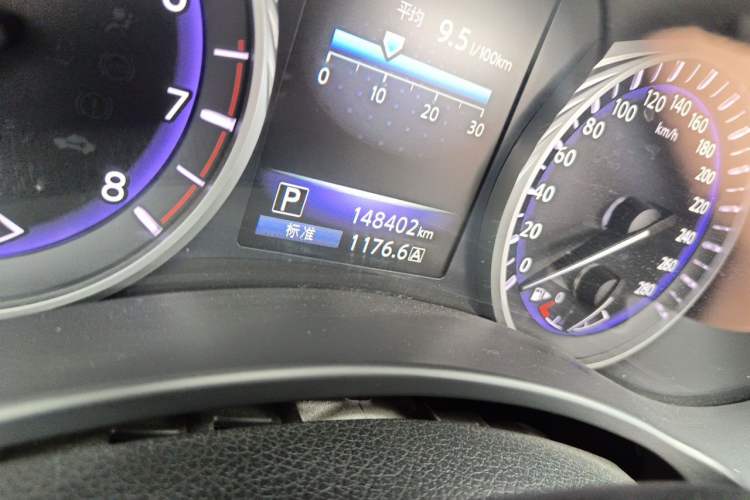 Used Infiniti Q50L 2016 2.0T Enjoyment Edition Odometer Close Up