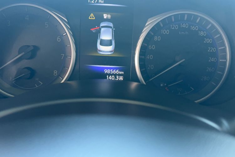 Used Infiniti Q50L 2016 2.0T Comfort Edition Odometer Close Up