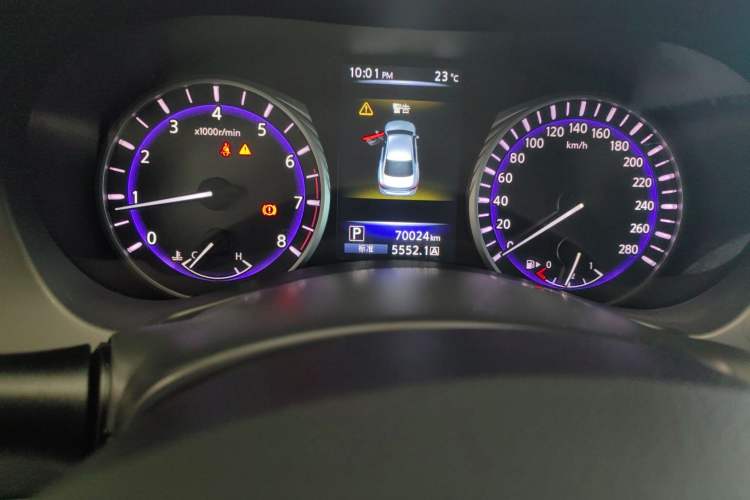 Used Infiniti Q50L 2016 2.0T Comfort Edition Odometer Close Up