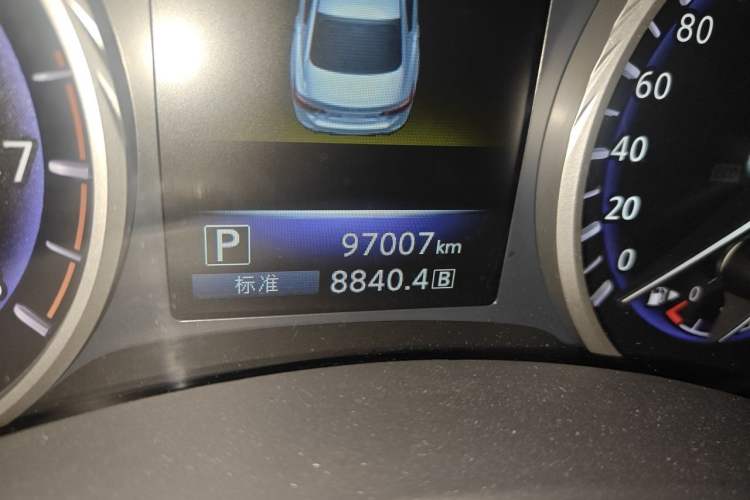 Used Infiniti Q50L 2016 2.0T Comfort Edition Odometer Close Up