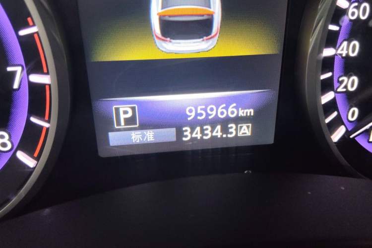 Used Infiniti Q50L 2016 2.0T Enjoyment Edition Odometer Close Up