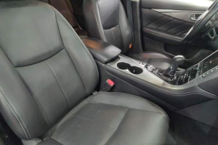 Used Infiniti Q50L 2016 2.0T Ambition Edition Right Front Seat