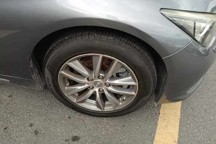 Used Infiniti Q50L 2016 2.0T Comfort Edition Right Front Wheel Hub