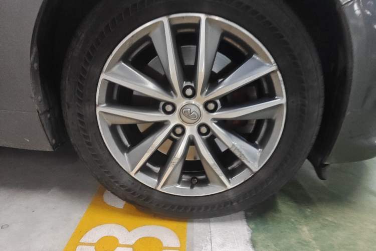 Used Infiniti Q50L 2016 2.0T Comfort Edition Right Front Wheel Hub
