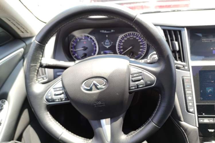 Used Infiniti Q50L 2016 2.0T Enjoyment Edition Steering Wheel