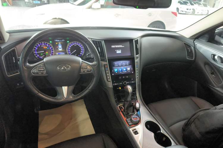 Used Infiniti Q50L 2016 2.0T Ambition Edition Audio And AC Panel