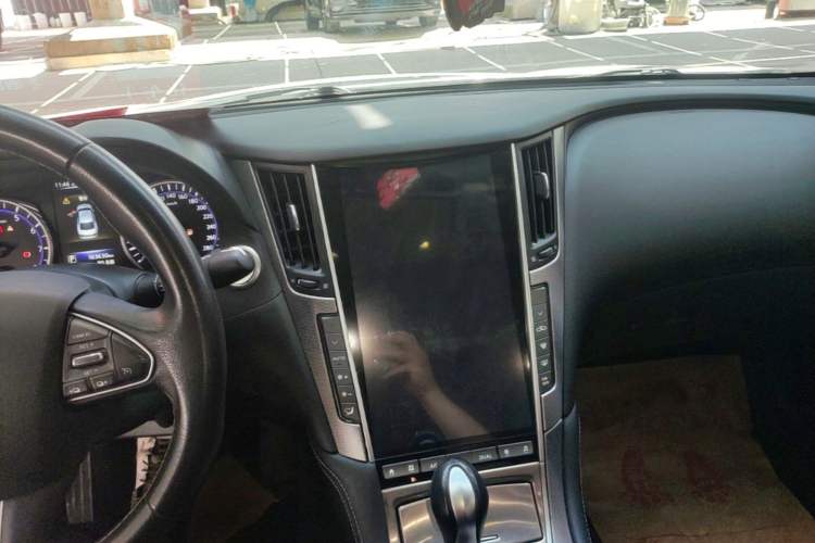 Used Infiniti Q50L 2016 2.0T Enjoyment Edition Audio And AC Panel