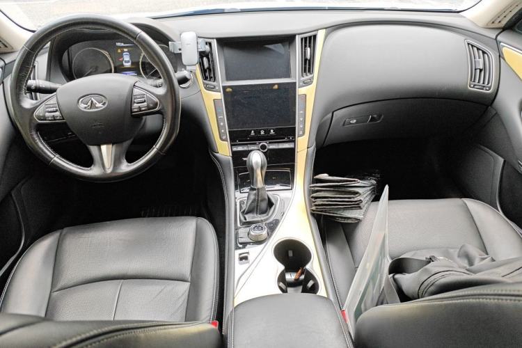 Used Infiniti Q50L 2016 2.0T Ambition Edition Center Console
