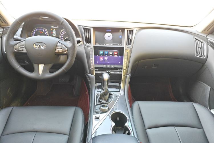 Used Infiniti Q50L 2016 2.0T Comfort Edition Center Console