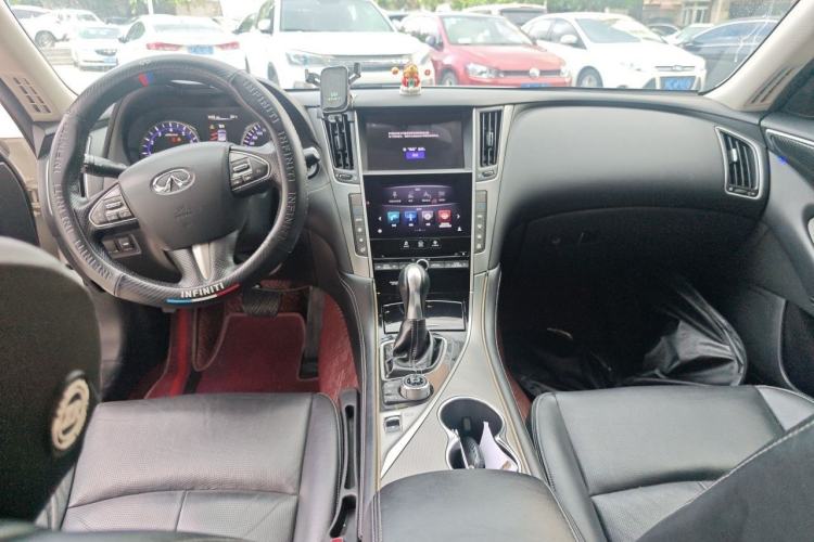 Used Infiniti Q50L 2016 2.0T Enjoyment Edition Center Console