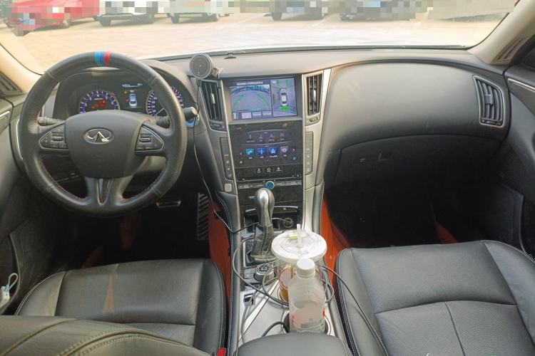 Used Infiniti Q50L 2016 2.0T Enjoyment Edition Center Console