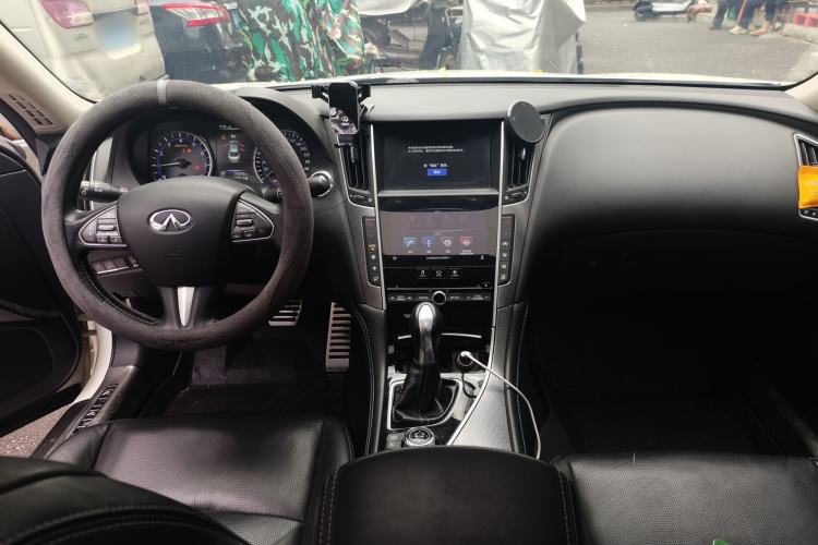 Used Infiniti Q50L 2016 2.0T Enjoyment Edition Center Console