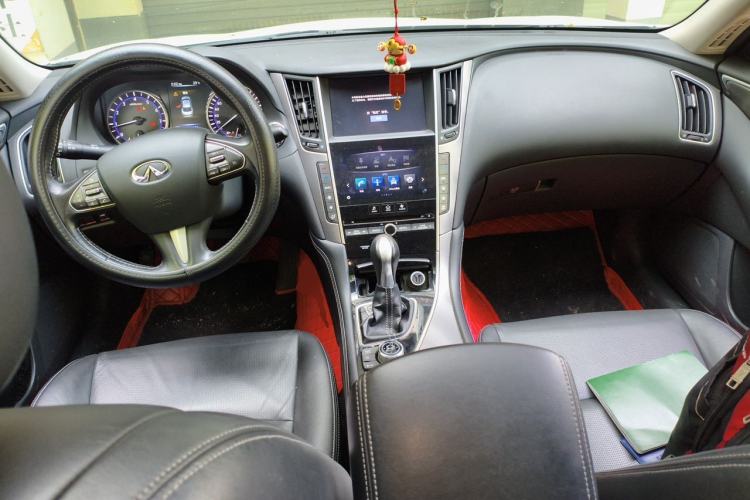 Used Infiniti Q50L 2016 2.0T Enjoyment Edition Center Console