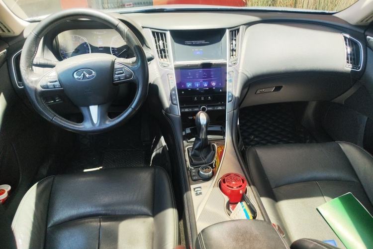 Used Infiniti Q50L 2016 2.0T Enjoyment Edition Center Console