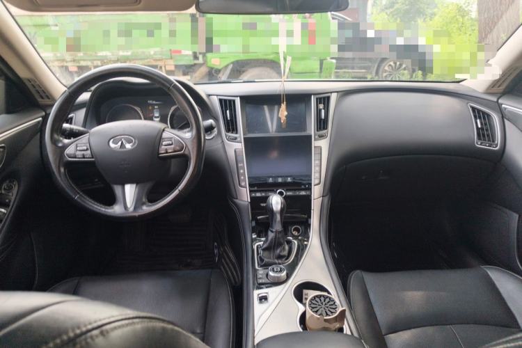 Used Infiniti Q50L 2016 2.0T Enjoyment Edition Center Console