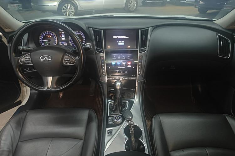 Used Infiniti Q50L 2016 2.0T Ambition Edition Center Console