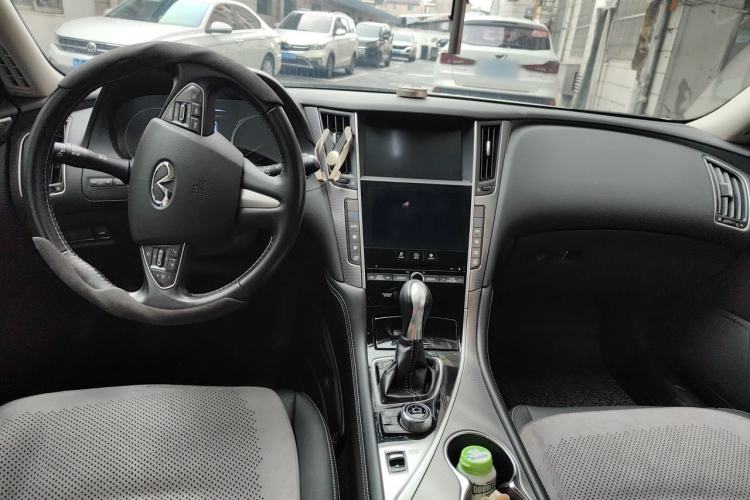 Used Infiniti Q50L 2016 2.0T Ambition Edition Center Console