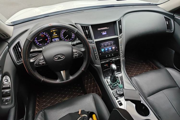 Used Infiniti Q50L 2016 2.0T Enjoyment Edition Center Console