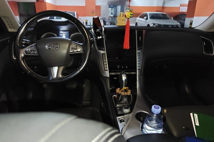 Used Infiniti Q50L 2016 2.0T Ambition Edition Center Console