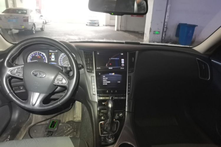Used Infiniti Q50L 2016 2.0T Enjoyment Edition Center Console