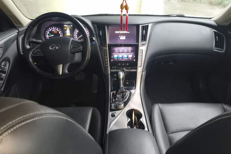 Used Infiniti Q50L 2016 2.0T Ambition Edition Center Console