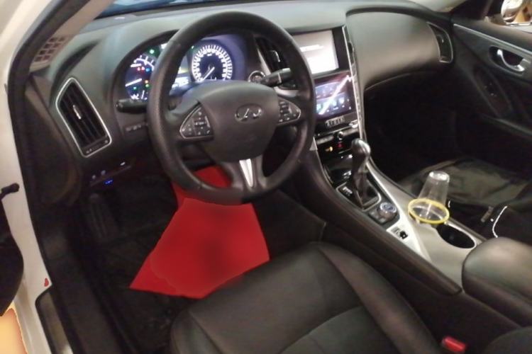 Used Infiniti Q50L 2016 2.0T Ambition Edition Center Console