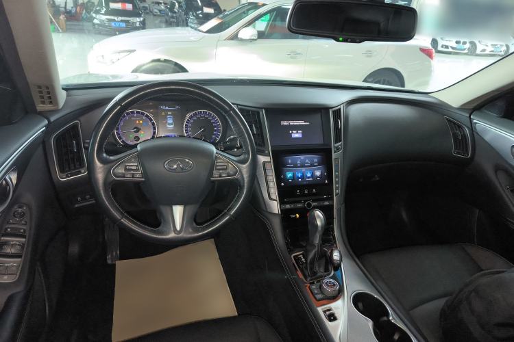 Used Infiniti Q50L 2016 2.0T Ambition Edition Center Console