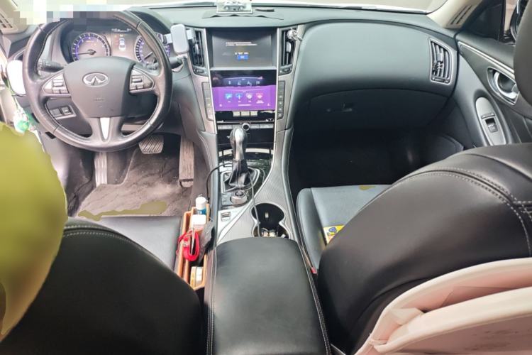 Used Infiniti Q50L 2016 2.0T Enjoyment Edition Center Console