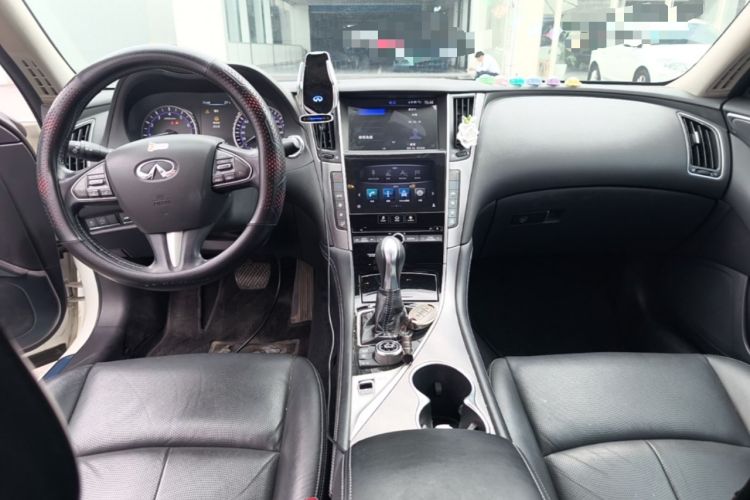 Used Infiniti Q50L 2016 2.0T Enjoyment Edition Center Console