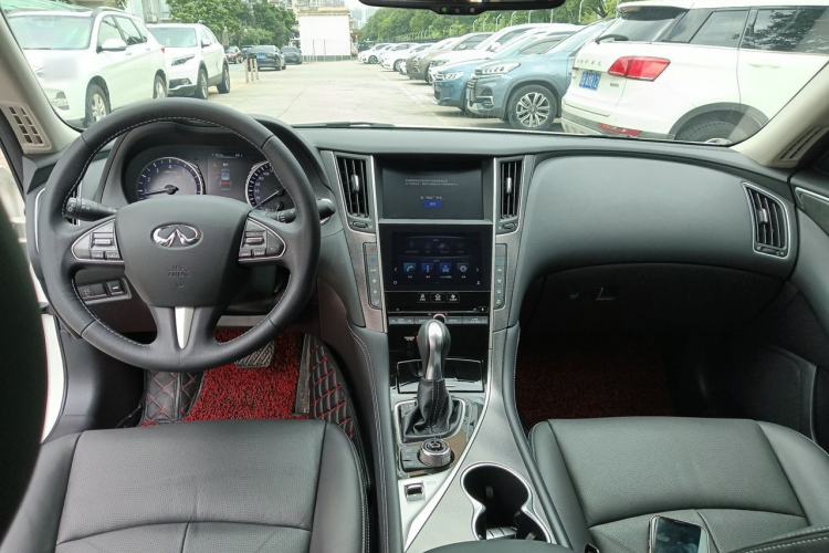 Used Infiniti Q50L 2016 2.0T Ambition Edition Center Console