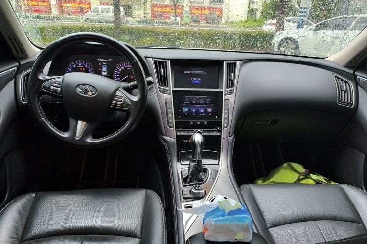 Used Infiniti Q50L 2016 2.0T Ambition Edition Center Console