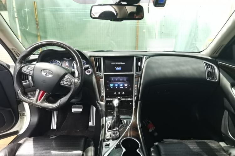 Used Infiniti Q50L 2016 2.0T Luxury Sport Edition Center Console