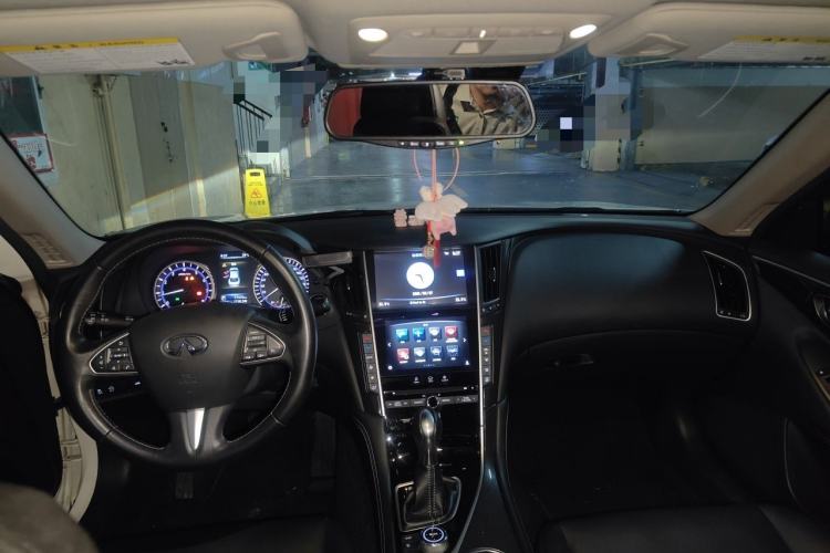 Used Infiniti Q50L 2016 2.0T Comfort Edition Center Console