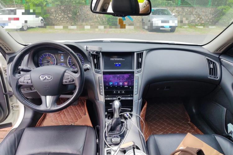 Used Infiniti Q50L 2016 2.0T Enjoyment Edition Center Console