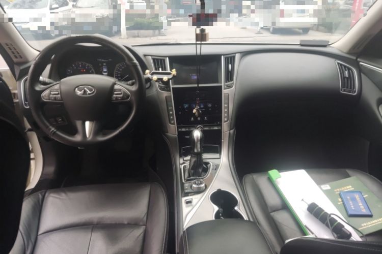 Used Infiniti Q50L 2016 2.0T Enjoyment Edition Center Console