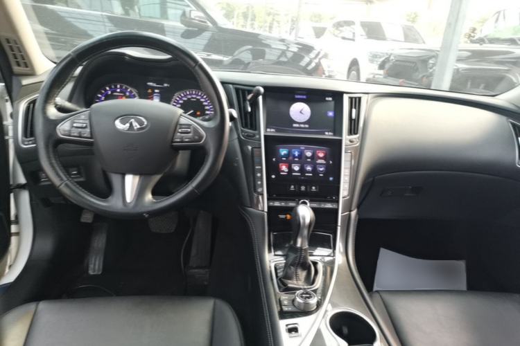 Used Infiniti Q50L 2016 2.0T Comfort Edition Center Console