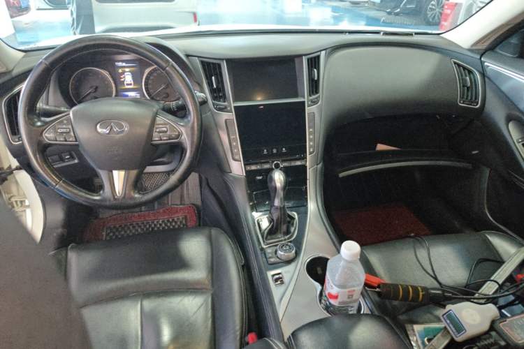 Used Infiniti Q50L 2016 2.0T Ambition Edition Center Console