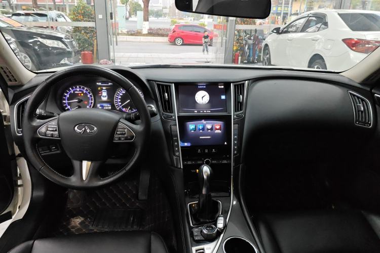 Used Infiniti Q50L 2016 2.0T Comfort Edition Center Console