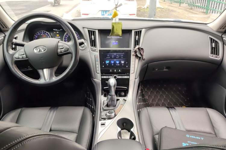 Used Infiniti Q50L 2016 2.0T Enjoyment Edition Center Console