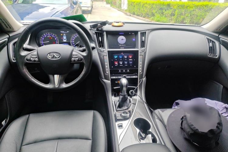 Used Infiniti Q50L 2016 2.0T Comfort Edition Center Console
