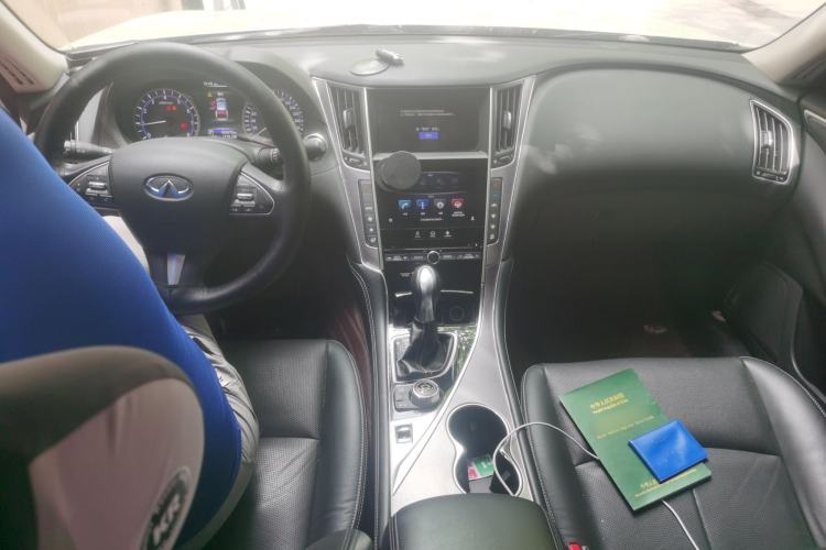 Used Infiniti Q50L 2016 2.0T Enjoyment Edition Center Console