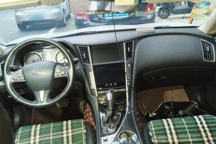 Used Infiniti Q50L 2016 2.0T Comfort Edition Center Console