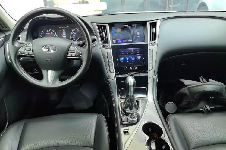 Used Infiniti Q50L 2016 2.0T Ambition Edition Center Console