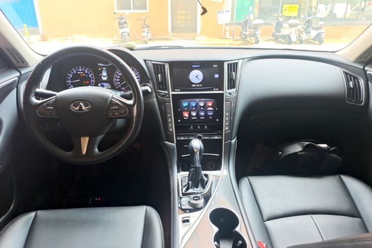 Used Infiniti Q50L 2016 2.0T Comfort Edition Center Console