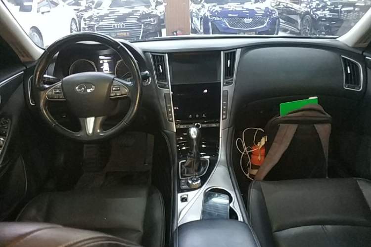Used Infiniti Q50L 2016 2.0T Ambition Edition Center Console
