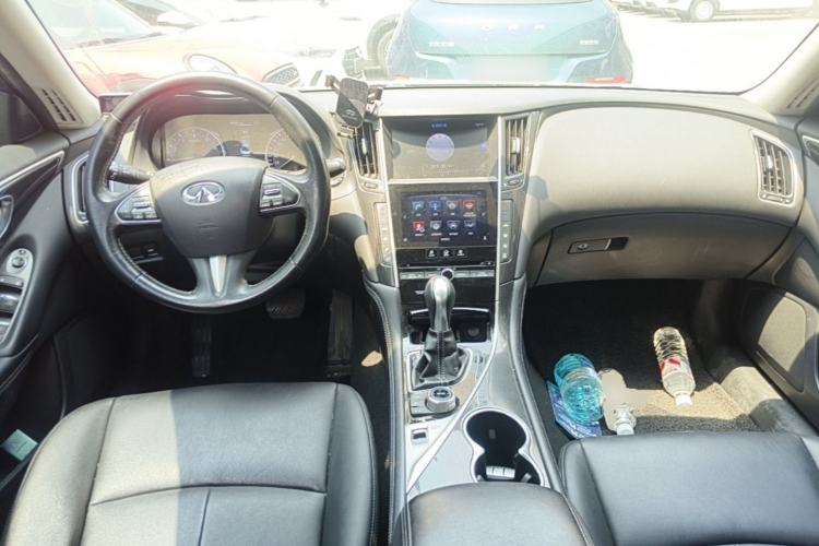 Used Infiniti Q50L 2016 2.0T Comfort Edition Center Console