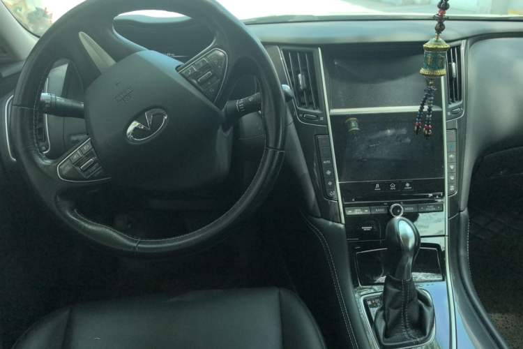 Used Infiniti Q50L 2016 2.0T Comfort Edition Center Console