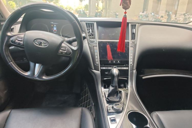 Used Infiniti Q50L 2016 2.0T Comfort Edition Center Console